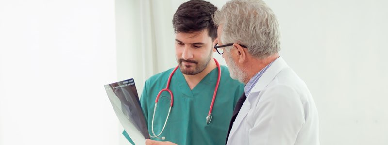 Medical practicioner discussing x-ray with doctor