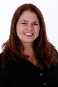 Elizabeth Bloom headshot in a black blouse