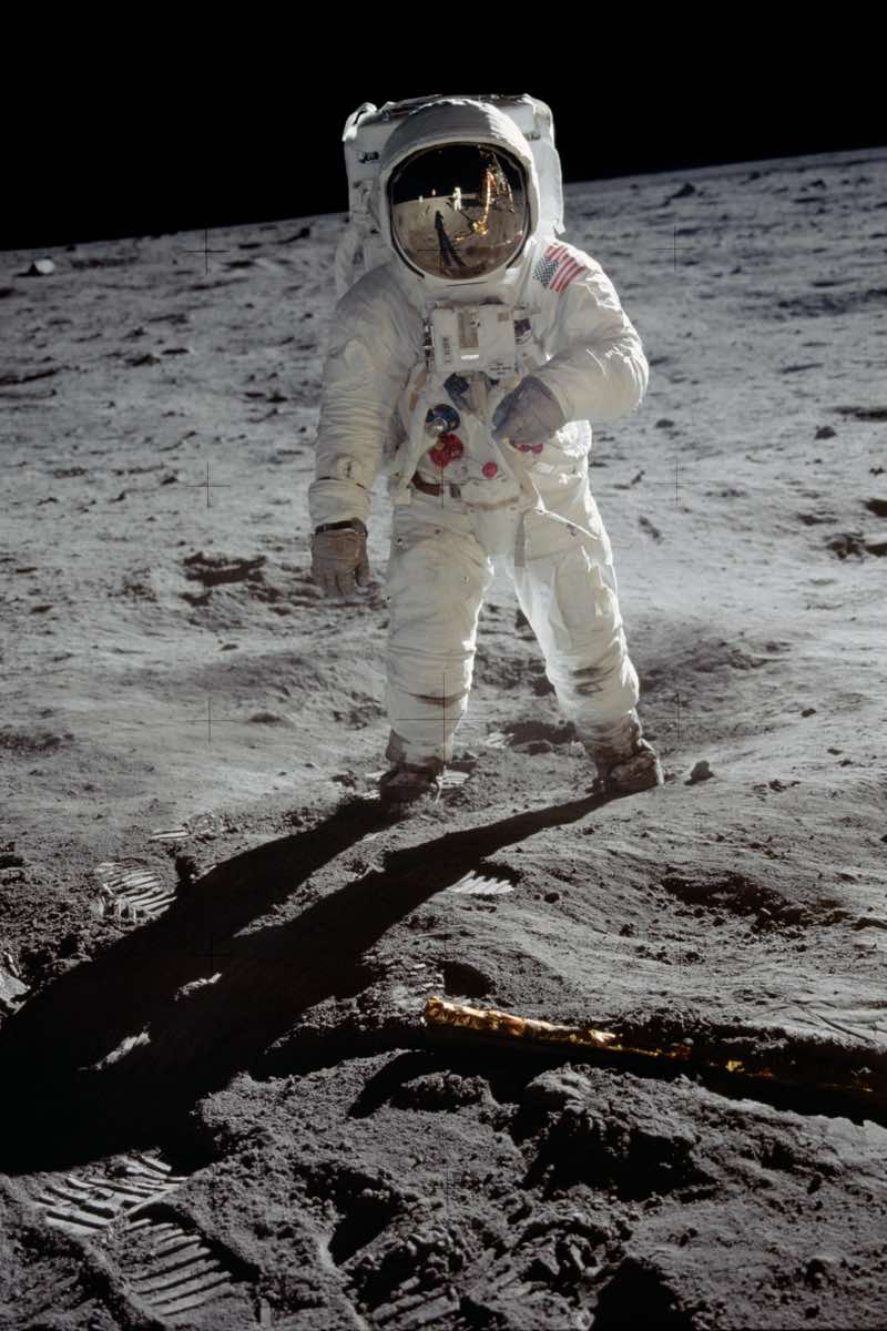 Astronaut Buzz Aldren in space suit on moon surface during Apollo 11 moon landing